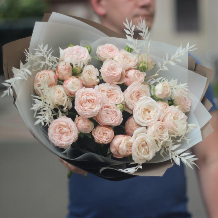 Букет «7 пионовидных кустовых роз»
