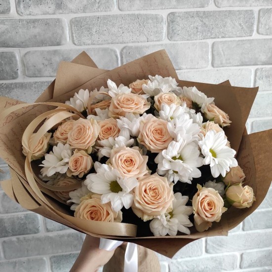 Букет «Белые хризантемы с розами» - фото 2
