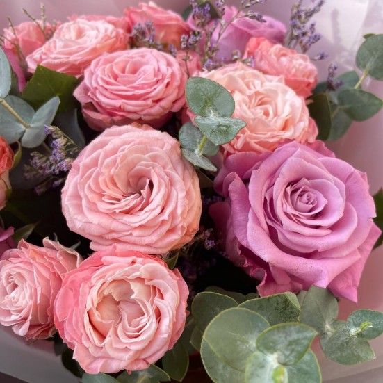 Букет «Пионовидных роз с эвкалиптом» - фото 6