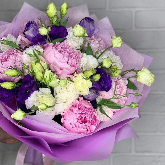 Букет из пионов и эустомы, фото 5
